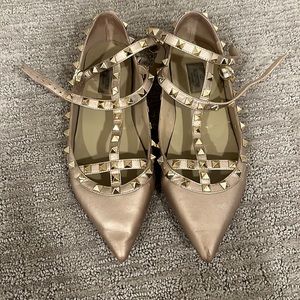Rockstud gold flats